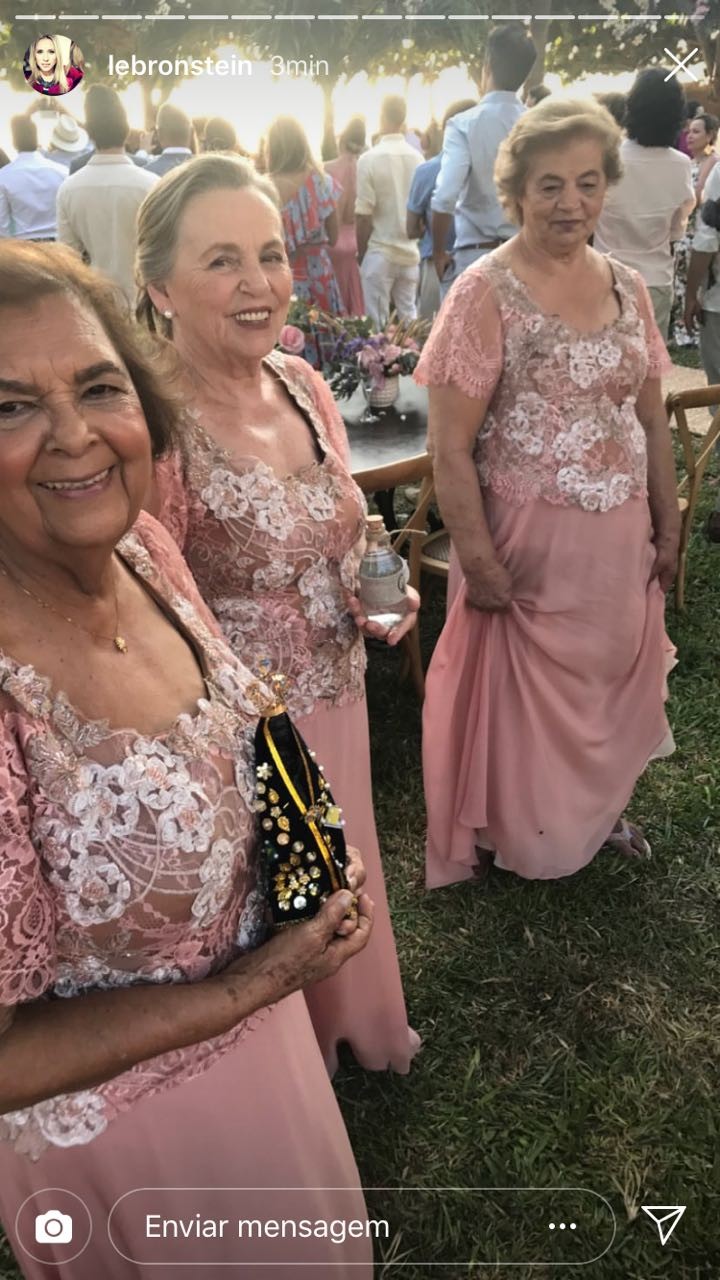 Grandmothers of the bride and groom take the rings (photo: reproduction Instagram) Grandmothers of the bride and groom take the rings (photo: reproduction Instagram)
