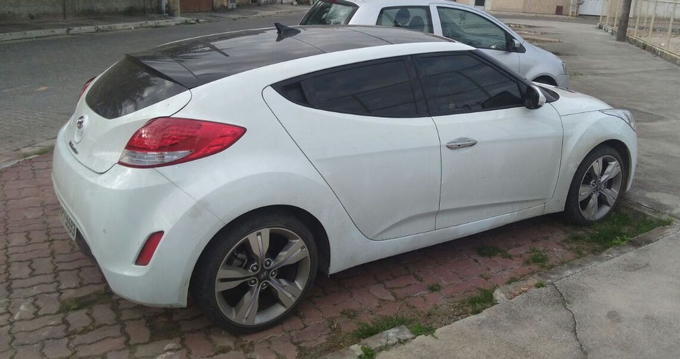 Veículo foi encontrado abandonado no bairro Nova Esperança, em Rio das Ostras (Foto: Divulgação/Polícia Militar)
