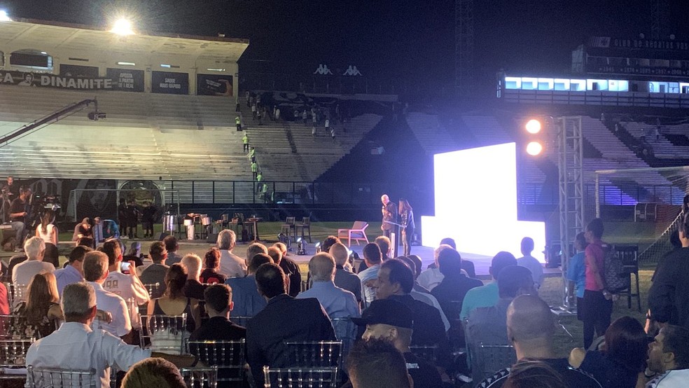 Com Arturzinho, Zico e cia, Vasco inaugura est&Atilde;&iexcl;tua de Dinamite em S&Atilde;&pound;o  Janu&Atilde;&iexcl;rio | vasco | ge