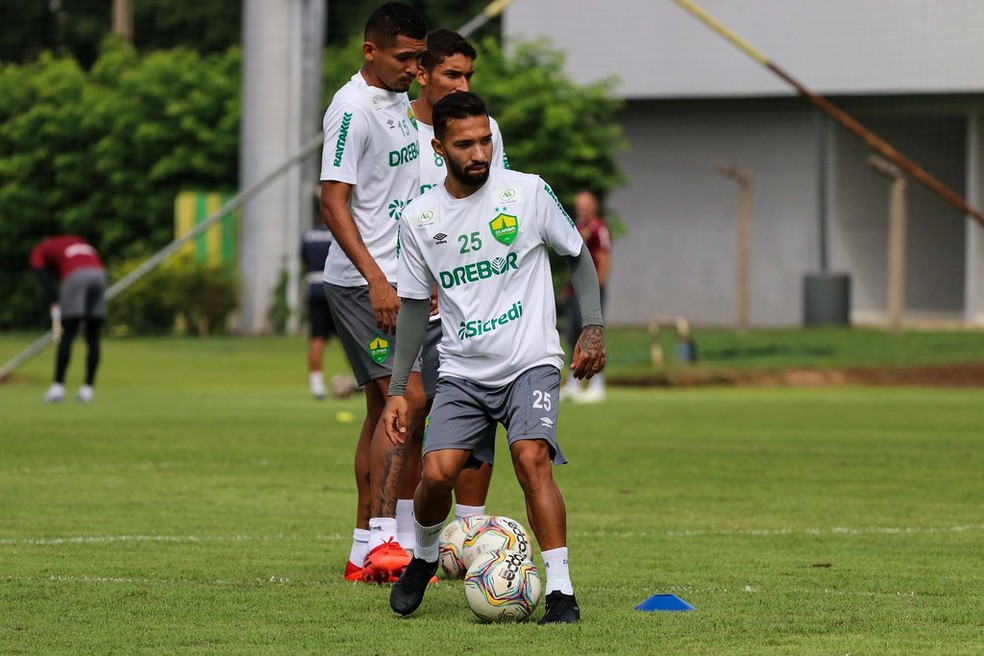 Clayson tem se destacado no Cuiabá — Foto: AssCom Dourado