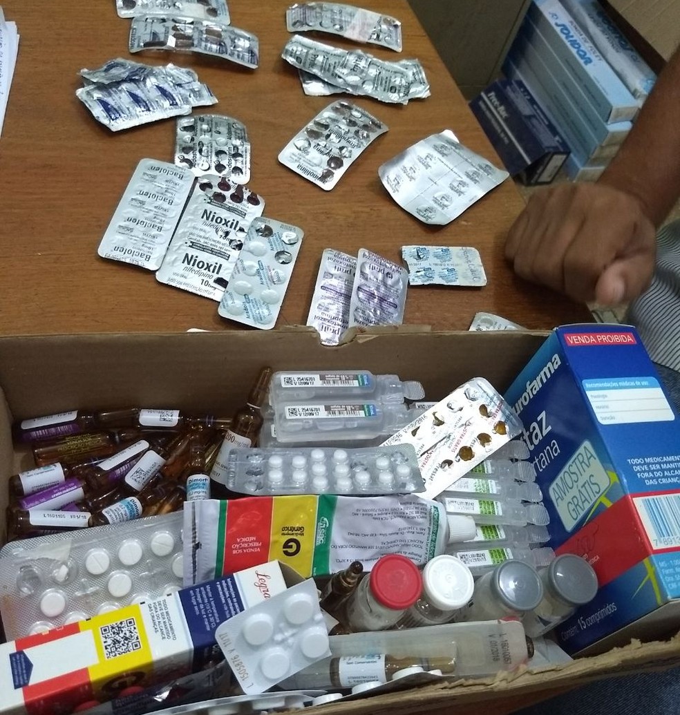 Foram recolhidos mais de 1000 remédios vencidos e proibidos (Foto: Conselho Regional de Farmácia/Divulgação)