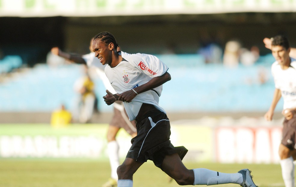 J pelo Corinthians em 2004  Foto: Dirio de So Paulo