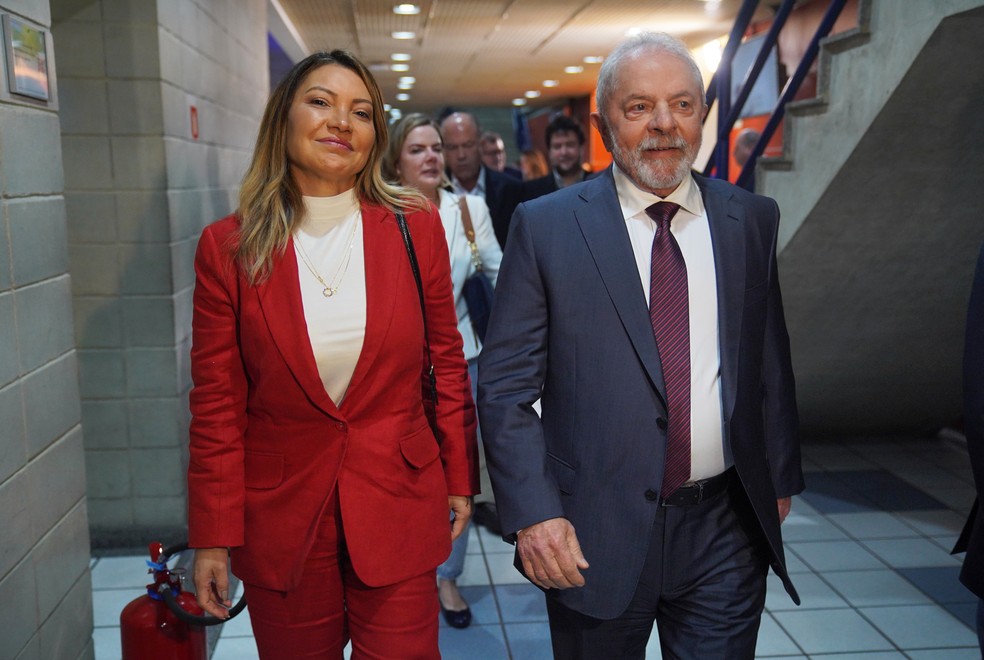 Janja e Lula nos Estúdios Globo, nesta quinta-feira (25) — Foto: Marcos Serra Lima/g1