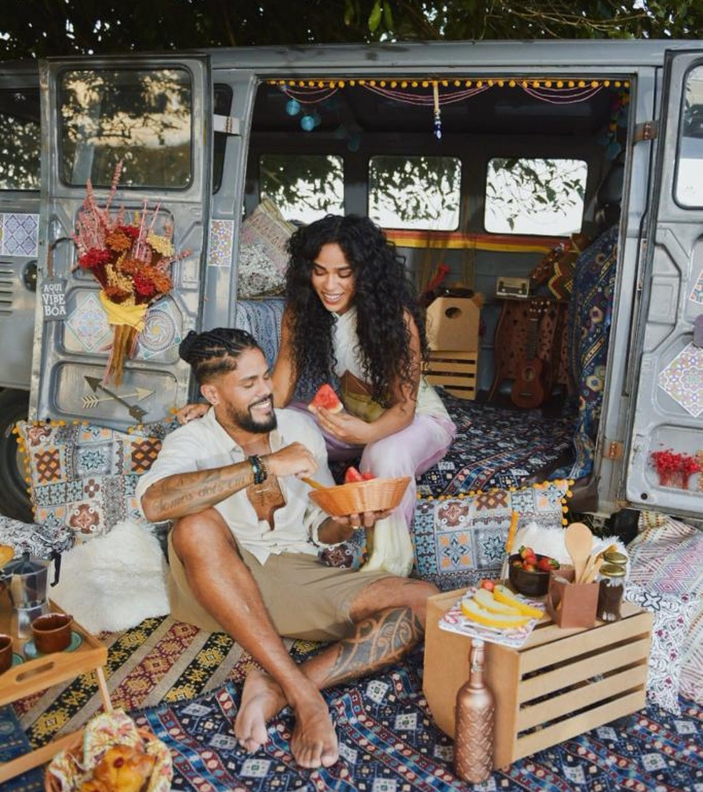 Viegas e Elana, do 'No Limite', em gravação de clipe — Foto: Felipe Braga