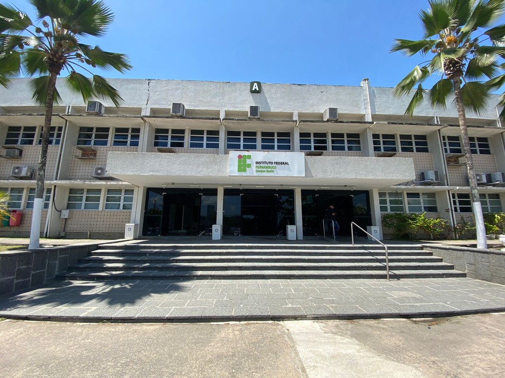 Sede do Instituto Federal de Pernambuco (IFPE) fica na Zona Oeste do Recife — Foto: Pedro Alves/G1