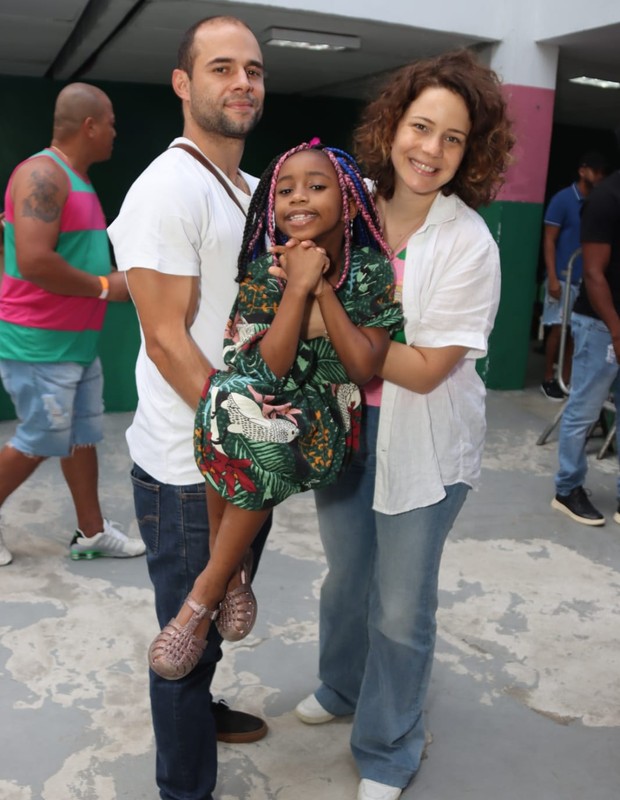 Leandra Leal Celebra Um Ano De Casamento Com Foto De Cerimônia Na Praia Quem Quem News