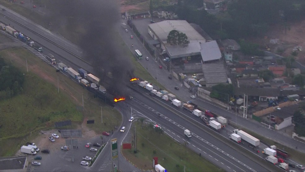 régis bittencourt, rodovia, br-116, protesto, manifestação, caminhoneiros, diesel (Foto: Reprodução/TV Globo)