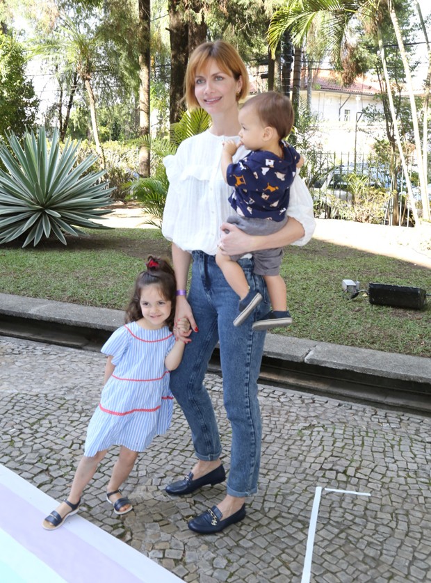 Ana Claudia Michels e os filhos, Iolanda e Santiago (Foto: Claudio Augusto/Brazil News)