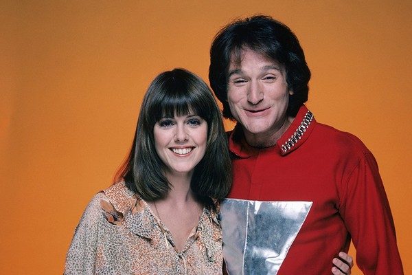 Robin Williams e Pam Dawber em Mork & Mindy (1978) (Foto: Divulgação)