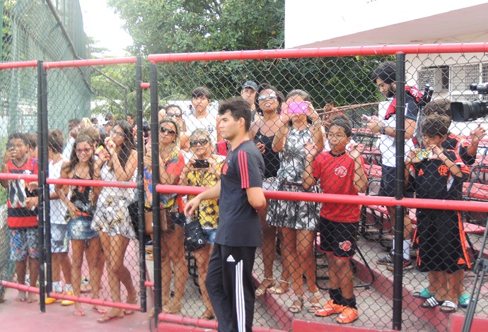 Torcida do Fla prestigia Montillo, mas Shandong perde amistoso na Gávea