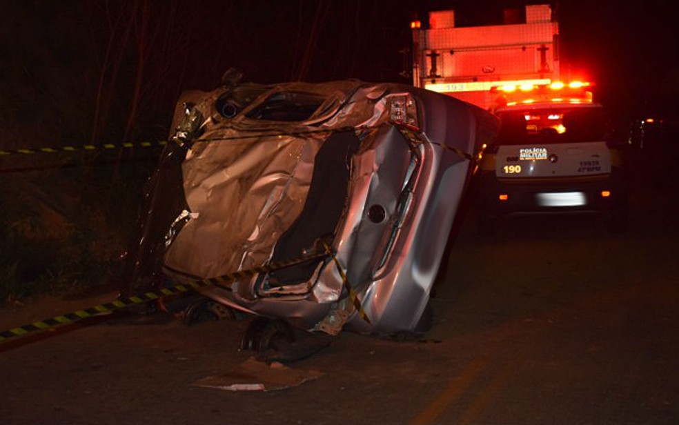veiculo despenca de barranco e duas mulheres morrem em muriae homem e crianca ficam feridos zona da mata g1