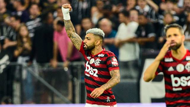Gabriel Barbosa comemora gol em Corinthians x Flamengo