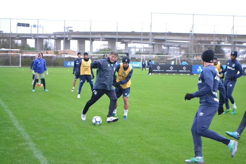 Cortez segue fora, e outras duas ausências ampliam mistério de Renato no Grêmio