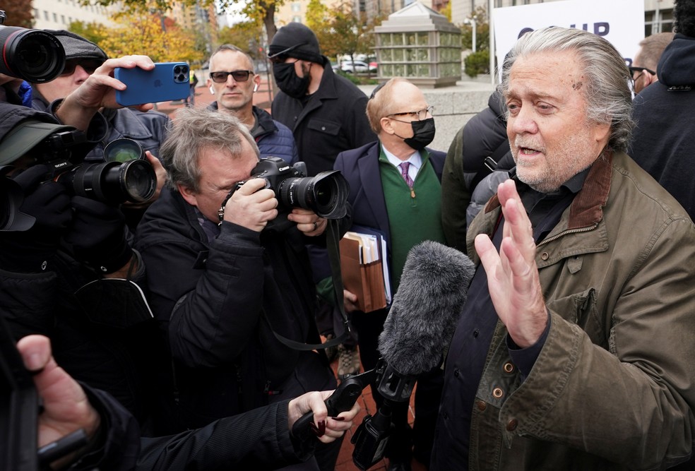 Steve Bannon se entregou ao FBI no dia 15 de novembro de 2021 — Foto: Kevin Lamarque/Reuters
