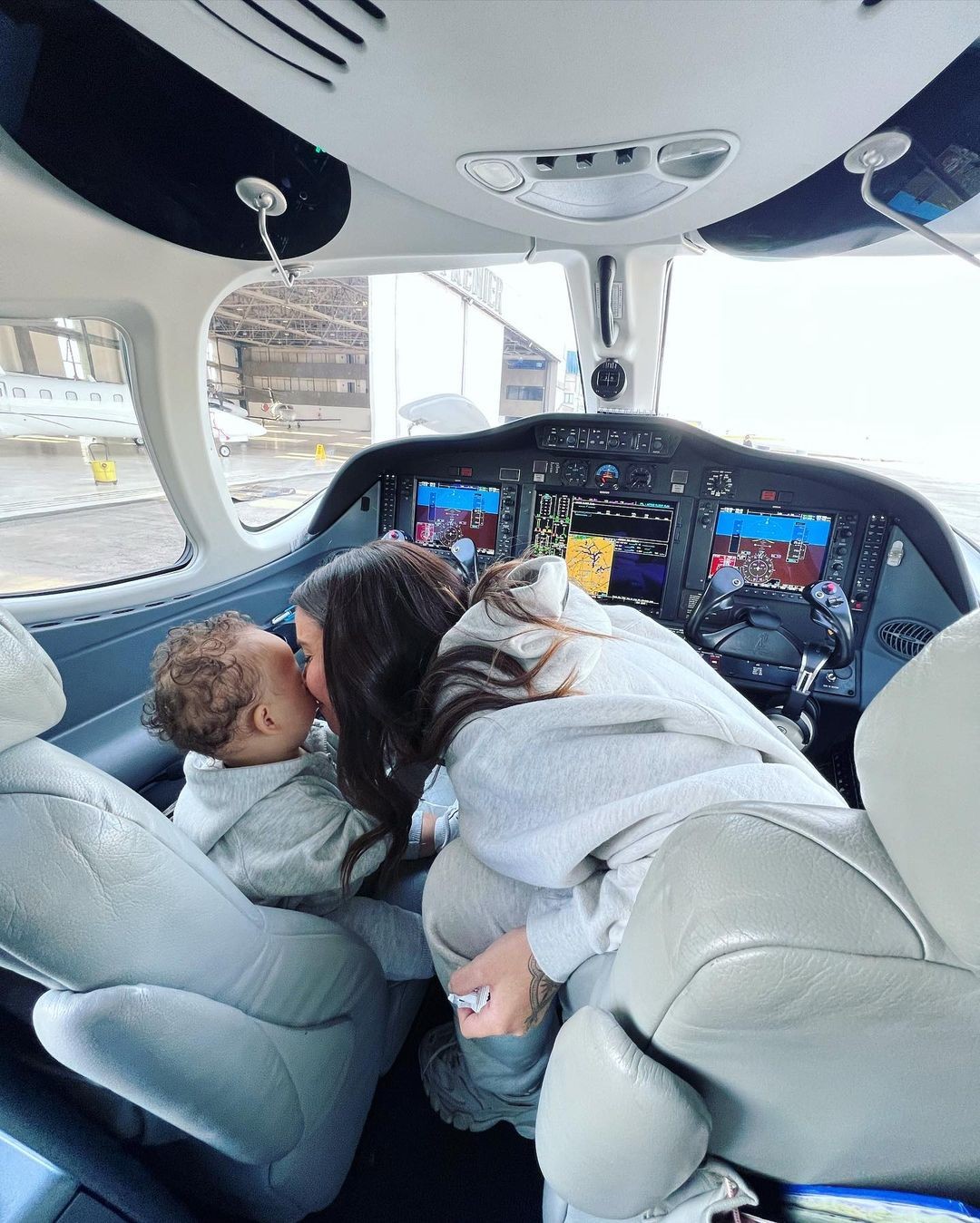 Bianca Andrade e Cris se divertiram no avião (Foto: Reprodução/Instagram)