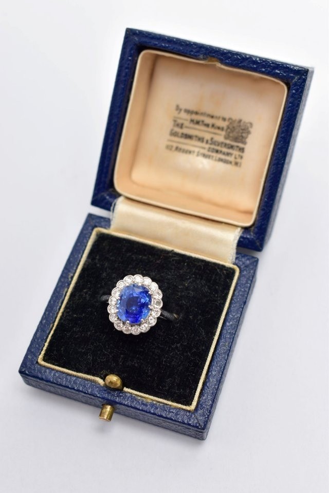 Valor estimado de anel de safira pode chegar a R$ 45 mil — Foto: Reprodução