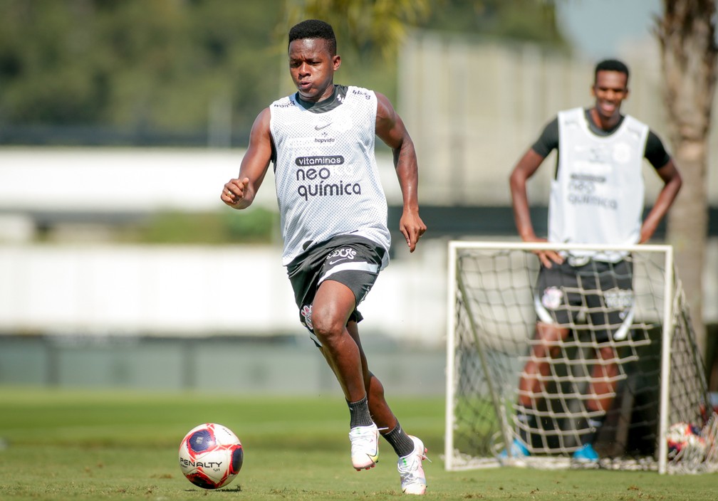 Após reclamação de Mancini, Preparador do Corinthians diz que Cazares está com peso ideal