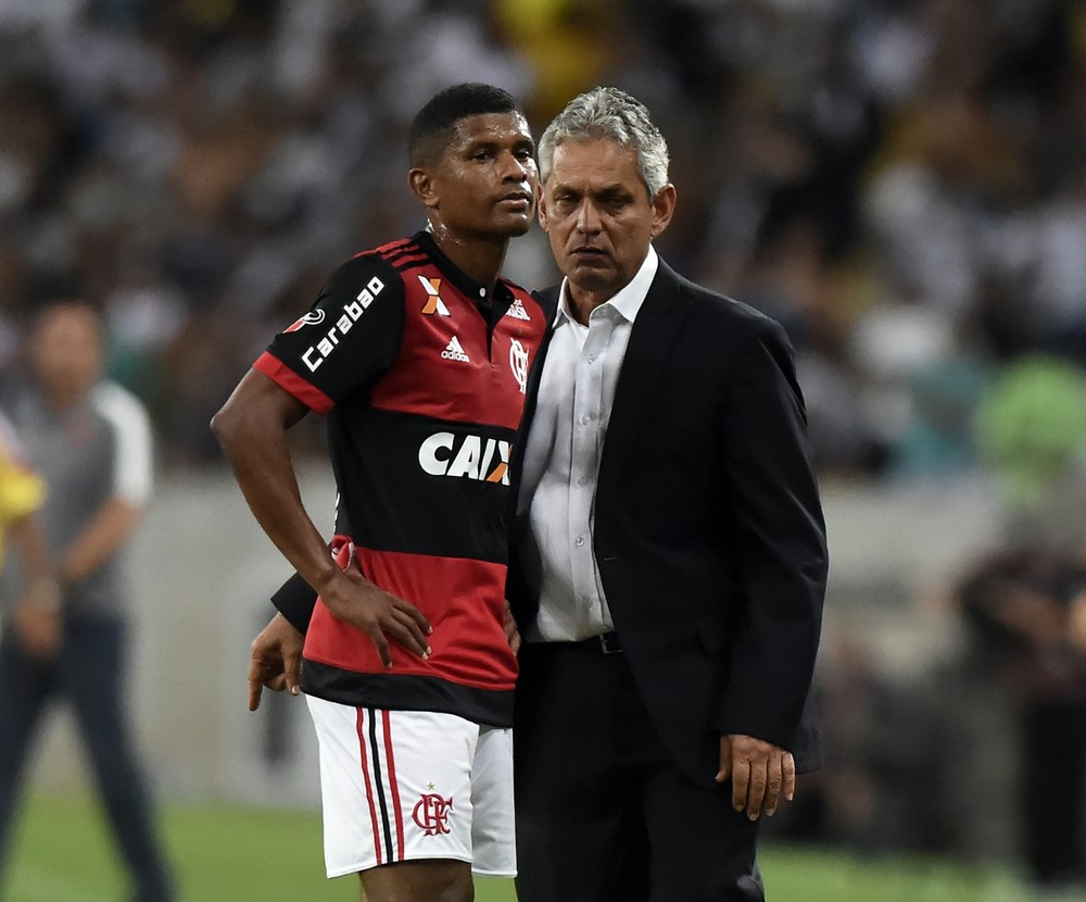 Chapecoense procura Flamengo para ter Márcio Araújo