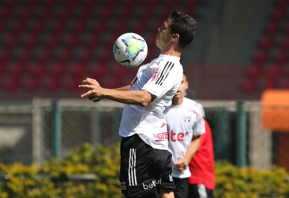 Hernanes desfalcou treino do São Paulo nesta sexta-feira — Foto: Reprodução/Twitter