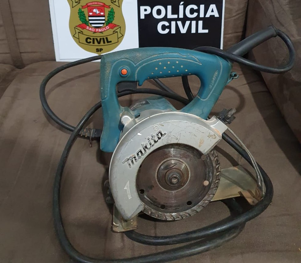 Serra elétrica furtada no mês passado foi localizada na casa do suspeito — Foto: Polícia Civil