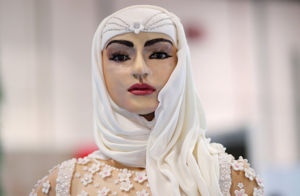 Bolo de casamento de US$ 1 milhão é exposto nos Emirados Árabes Unidos — Foto: Ahmed Jadallah/Reuters