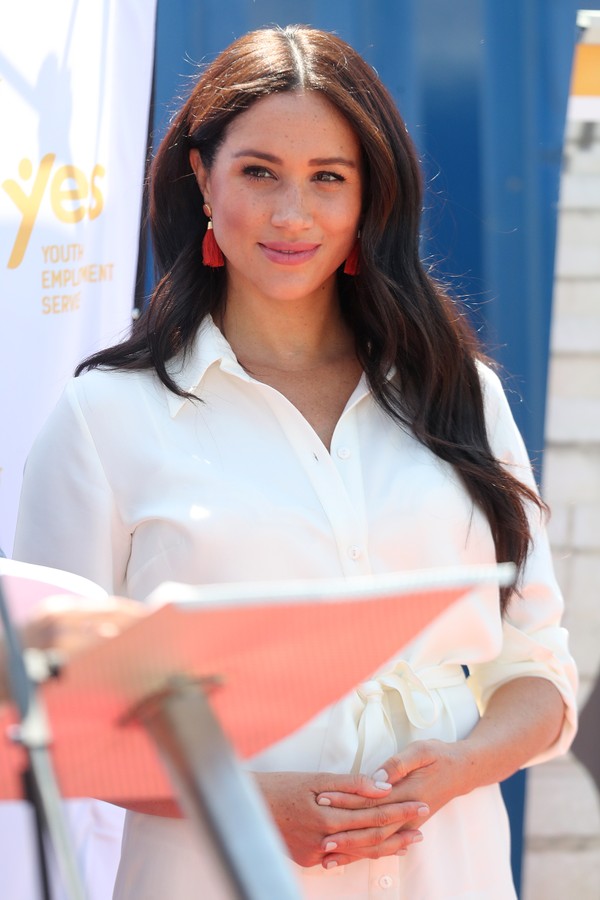 JOHANNESBURG, SOUTH AFRICA - OCTOBER 02: Meghan, Duchess of Sussex visits a township with Prince Harry, Duke of Sussex to learn about Youth Employment Services on October 02, 2019 in Johannesburg, South Africa.  (Photo by Chris Jackson/Getty Images) (Foto: Getty Images)