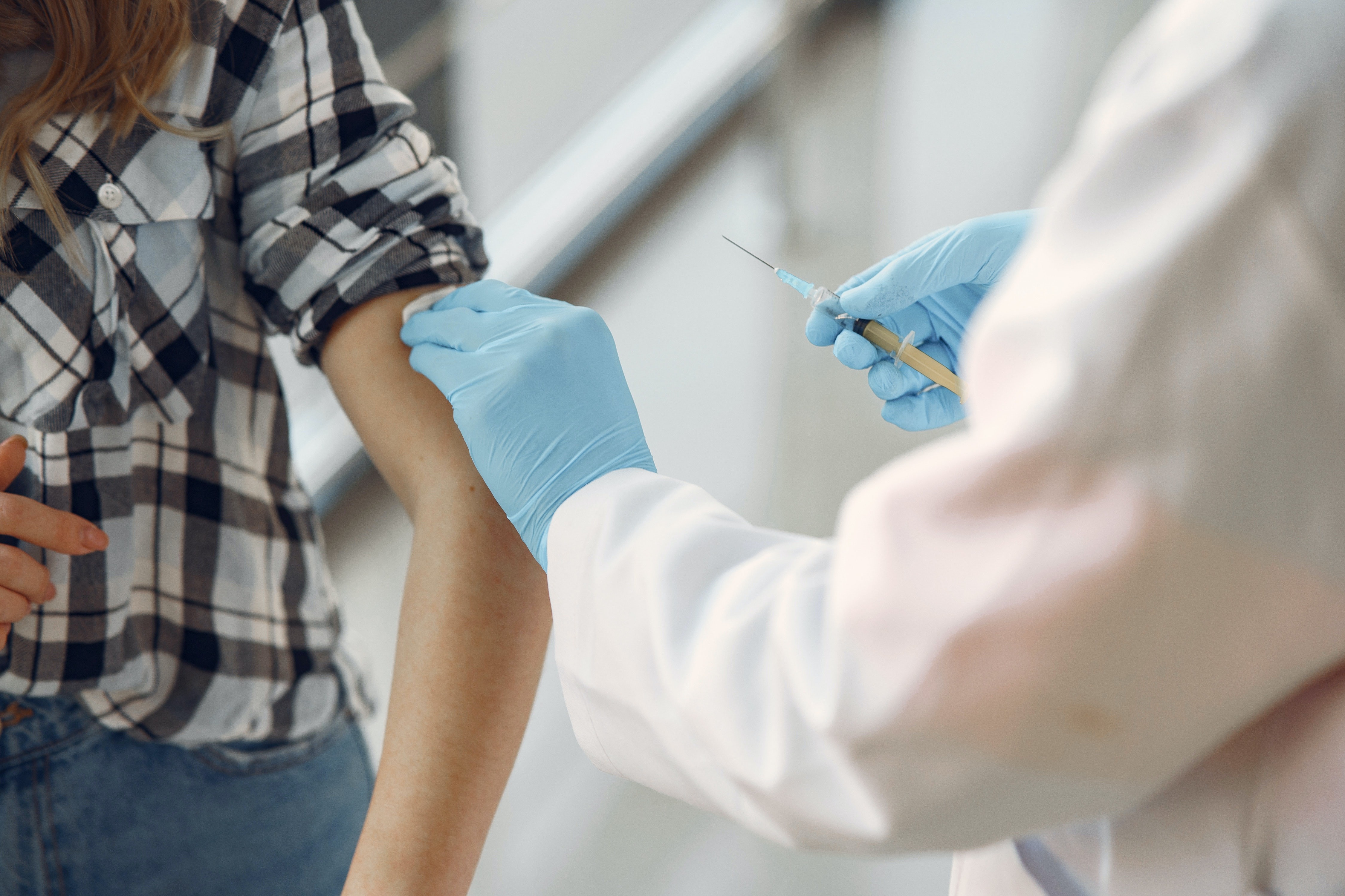 Especialistas dizem que imunidade coletiva só será alcançada após vacinação dos adolescentes (Foto: Gustavo Fring/Pexels)