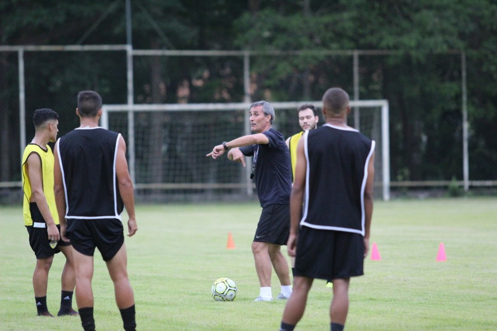 Seguindo Onda De Treinadores Portugueses Time Da Terceirona Carioca Apresenta Seu Mister Futebol Ge
