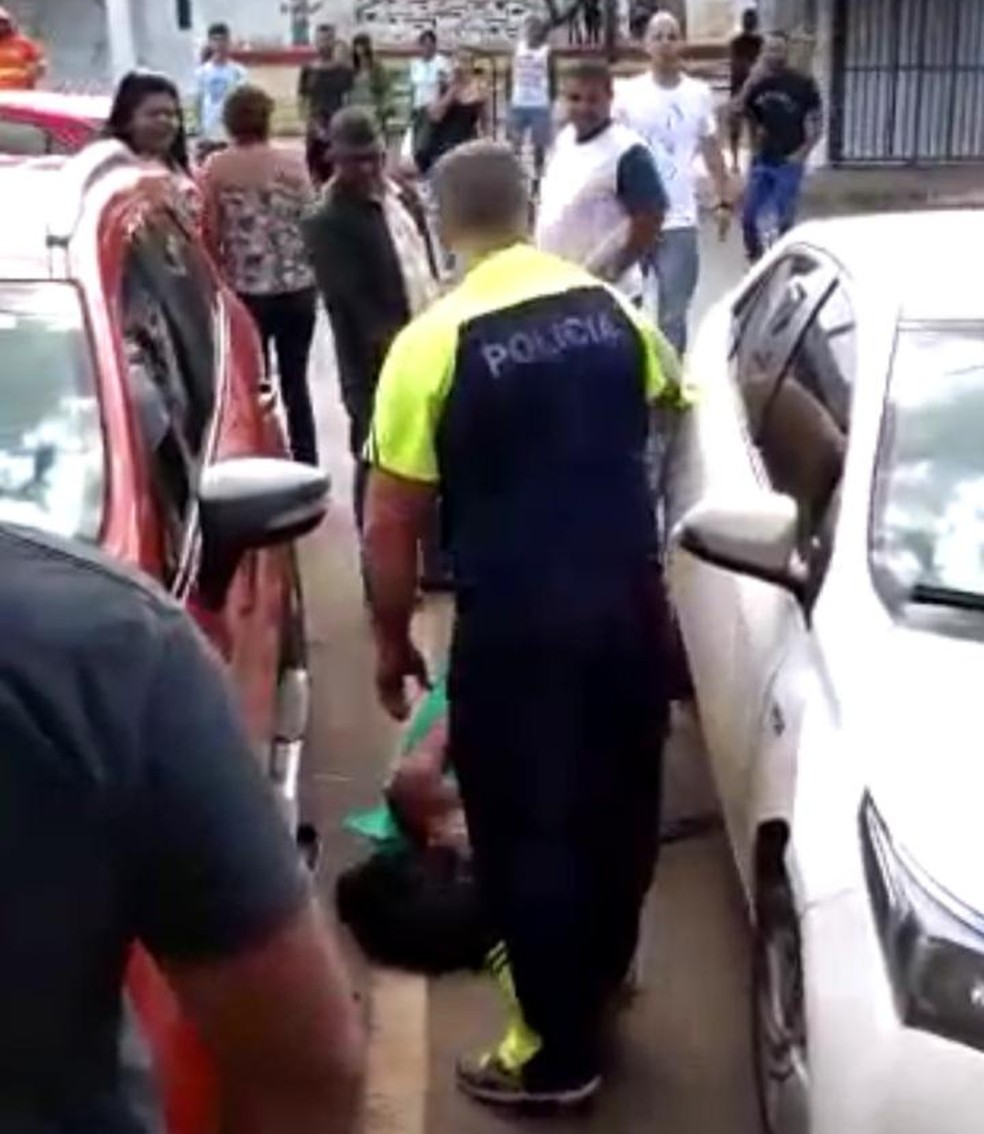Policial é agredida e deixada nua em estacionamento no DF