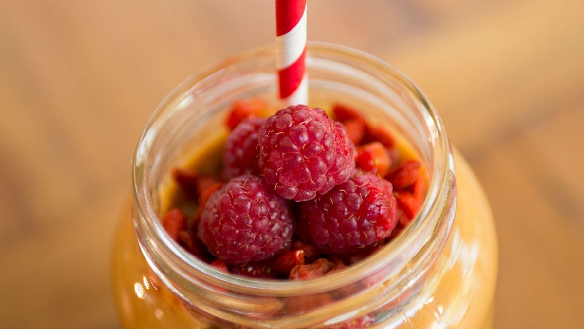 Shake de abacate com frutas vermelhas | Receitas Gshow | Gshow