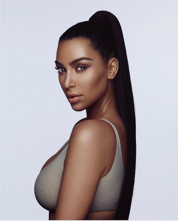 A foto polêmica compartilhada por Kim Kardashian em 2017 que foi alvo de acusações de blackface (Foto: Instagram)