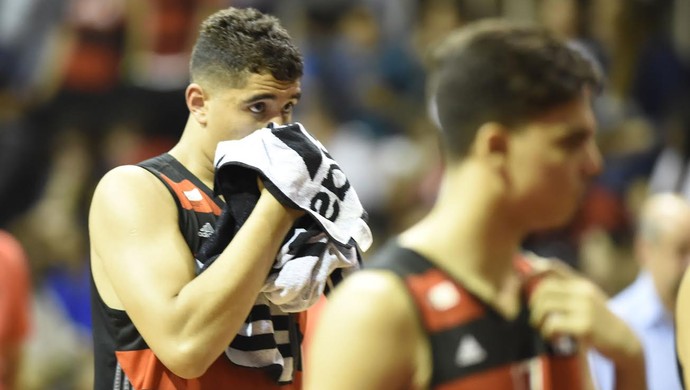 Flamengo x Vasco, basquete, Campeonato Carioca de Basquete, briga entre torcedores (Foto: André Durão)