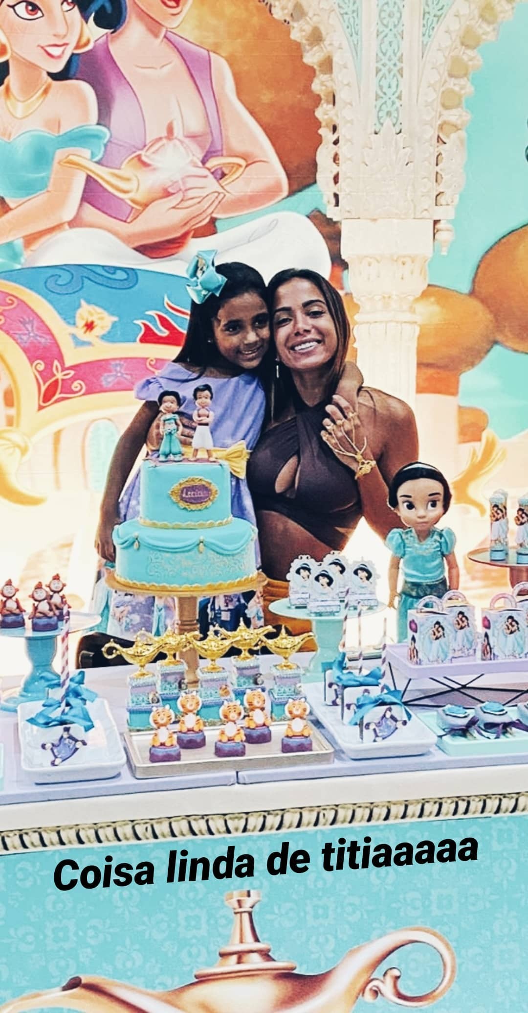 Anitta e a sobrinha, Letícia (Foto: Reprodução/Instagram)