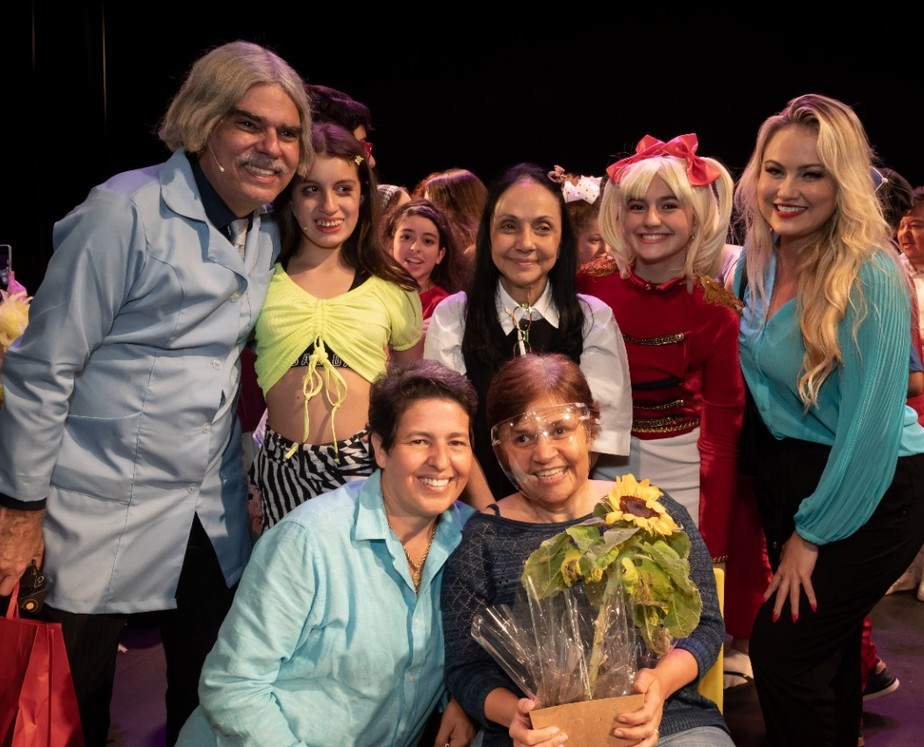 Claudia Rodrigues e a namorada, Adriane Bonato, com Nizo Neto, Cininha de Paula e Ellen Rocche
