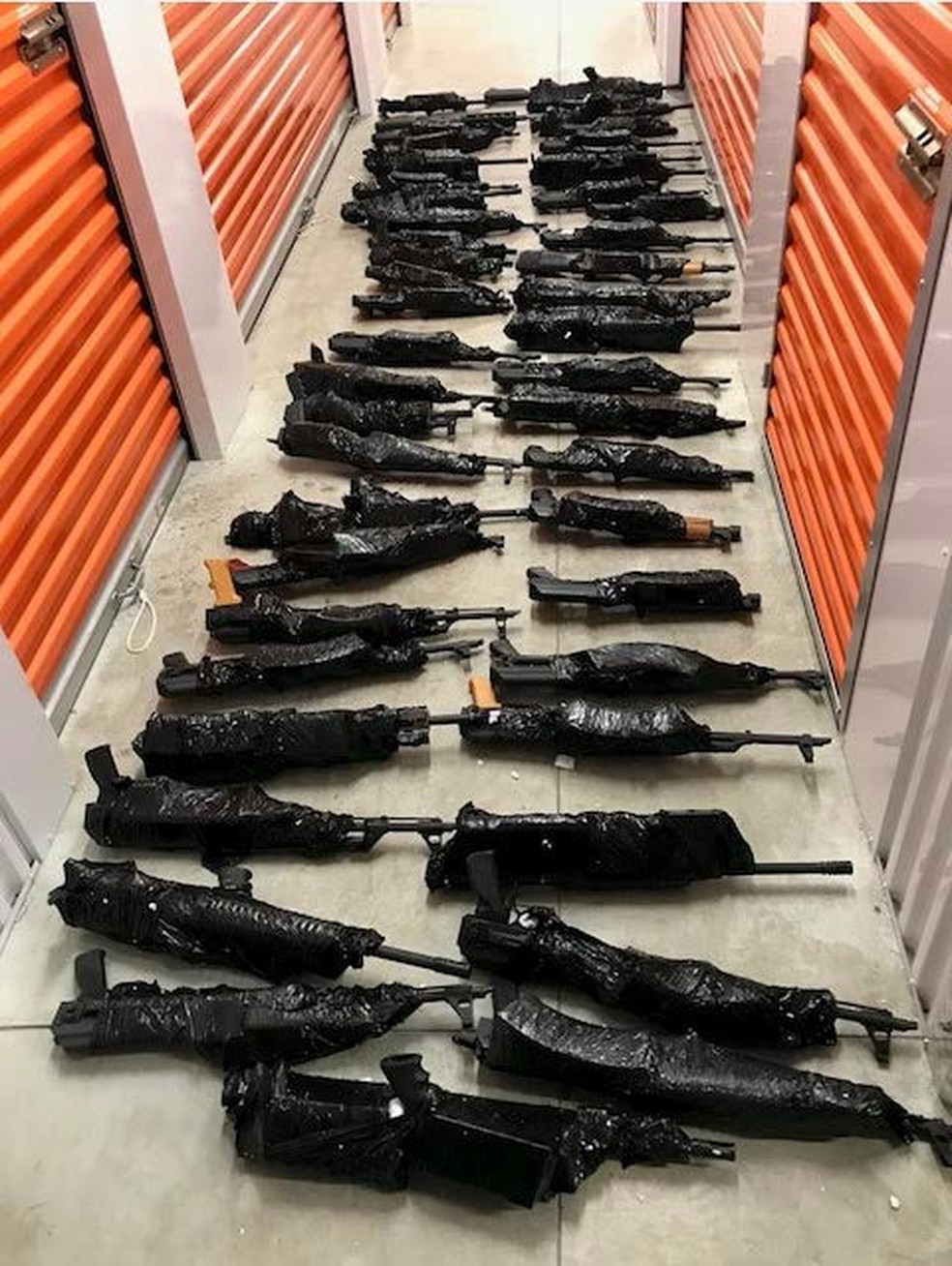 Armas foram apreendidas em depósito (Foto: Divulgação)