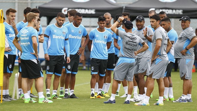 Grêmio aproveita semana inédita e revê princípios de Roger para decolar