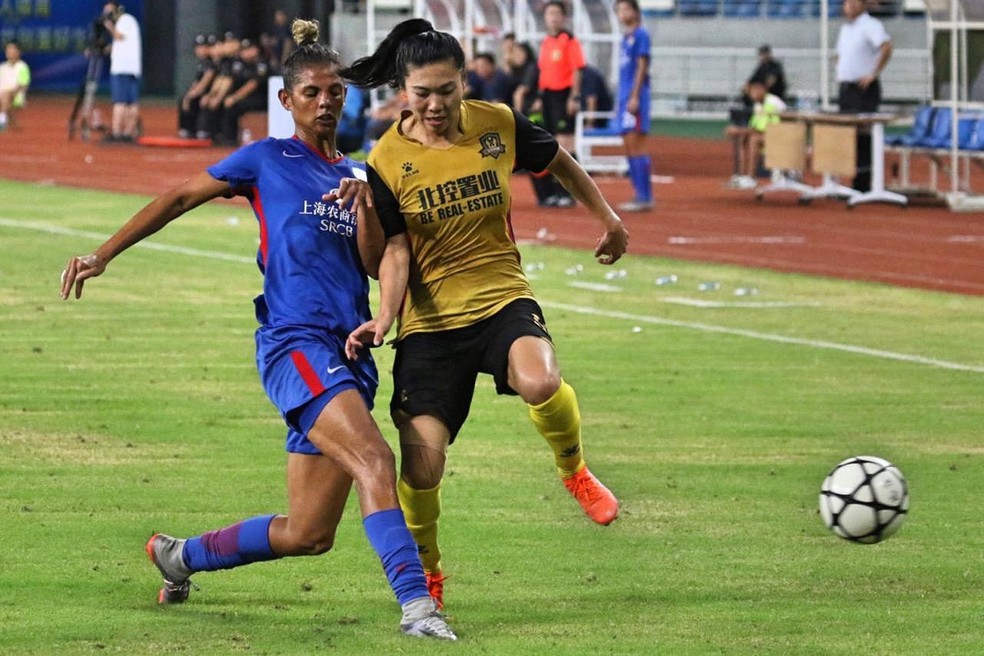 Zagueira Camila, ex-Santos, pelo Shanghai Shenhua  — Foto: Assessoria Shanghai Shenhua