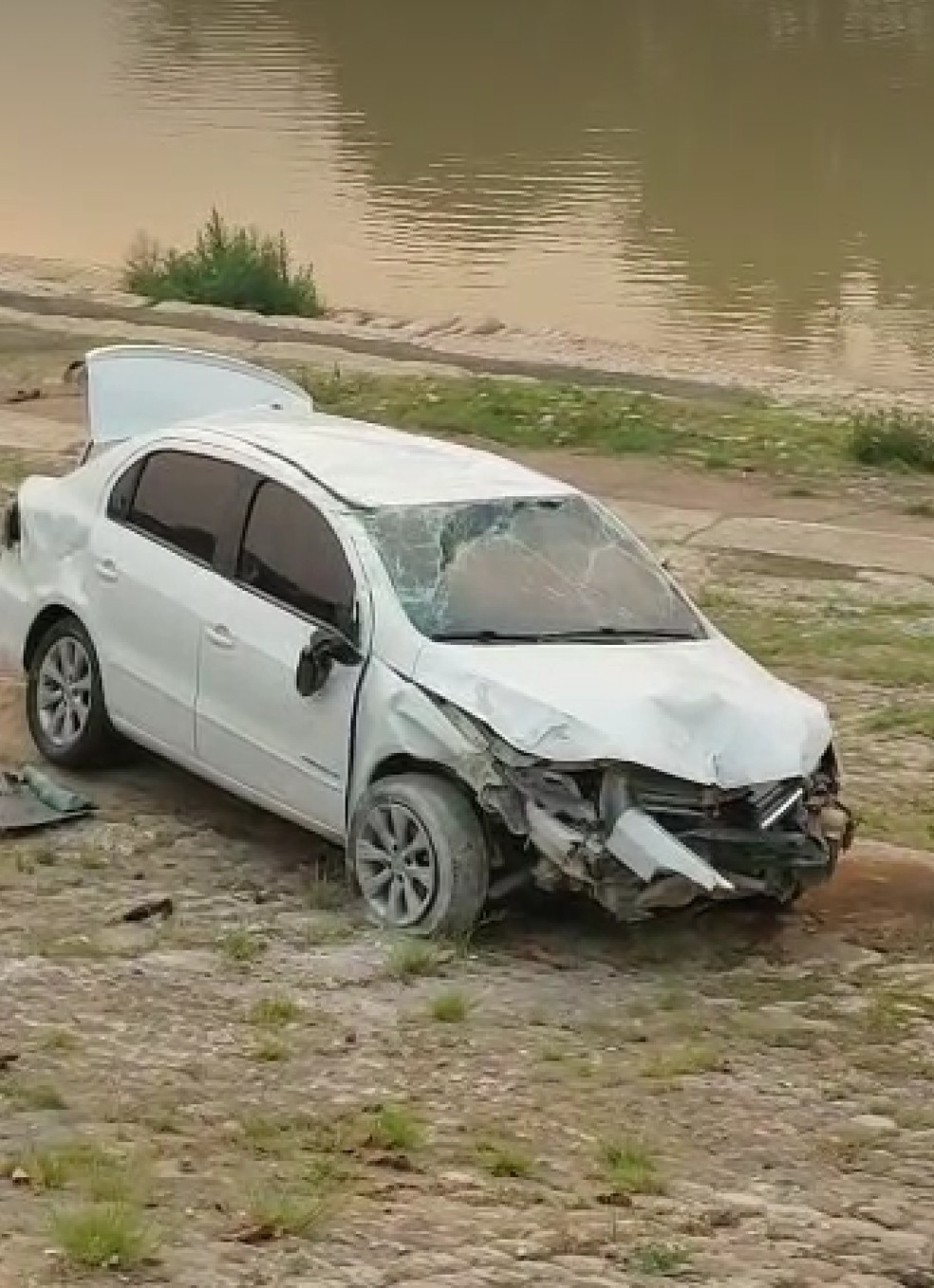 Motorista ficou com alguns ferimentos e foi levado para o PS — Foto: Reprodução