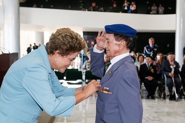 Dilma Rousseff participa da cerimônia de Comemoração dos 70 anos do Dia da Vitória (Foto: Roberto Stuckert Filho/ PR)