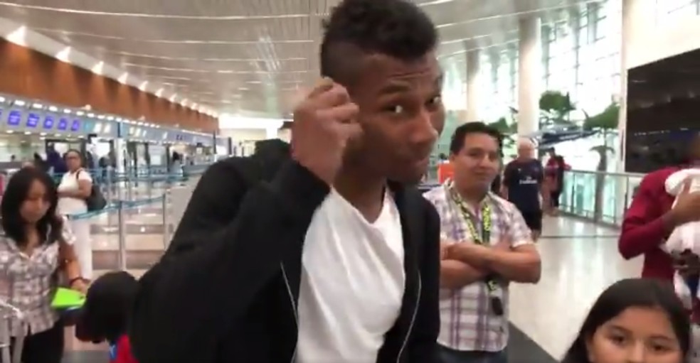 Bryan Cabezas em aeroporto embarcando para o Rio de Janeiro (Foto: ReproduÃ§Ã£o)