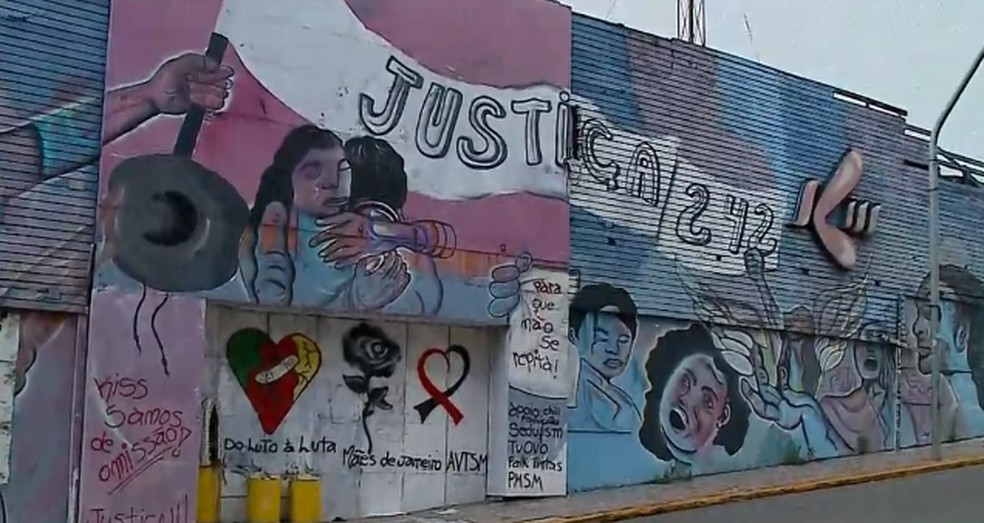 Boate Kiss teve fachada decorada após a tragédia — Foto: Reprodução/RBS TV