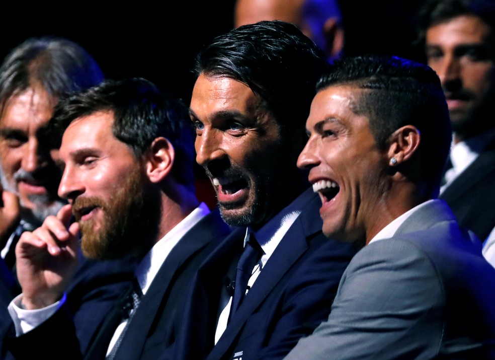 CR7 superou Messi e Buffon para levar o prêmio individual (Foto: REUTERS/Eric Gaillard)