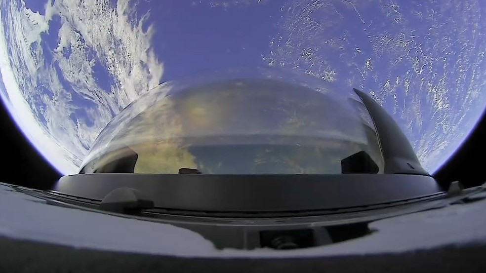 SpaceX divulgou imagem do domo de vidro da cápsula durante a missão Inspiration4 nesta quinta-feira (16) — Foto: Reprodução/SpaceX