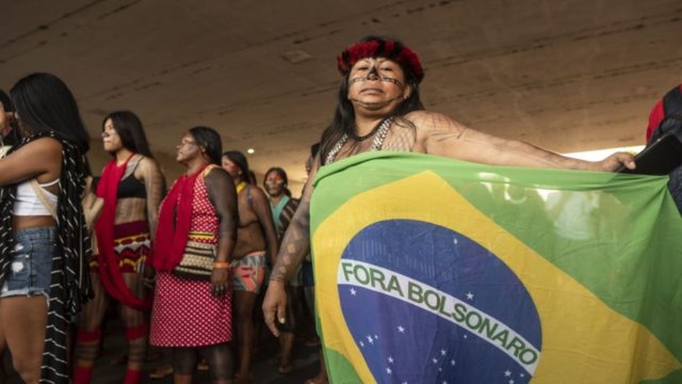 Em agosto de 2019, Korap foi uma das organizadoras da Primeira Marcha de Mulheres Indígenas em Brasília — Foto: LEO OTERO via BBC