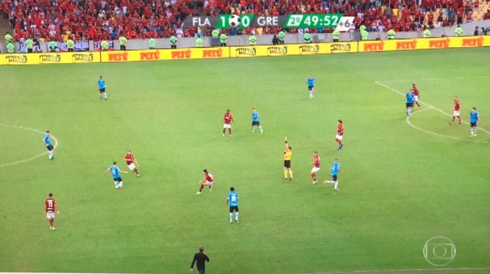 Gremistas lembram gol do Fla na Arena e reclamam de apito final antes de tempo previsto
