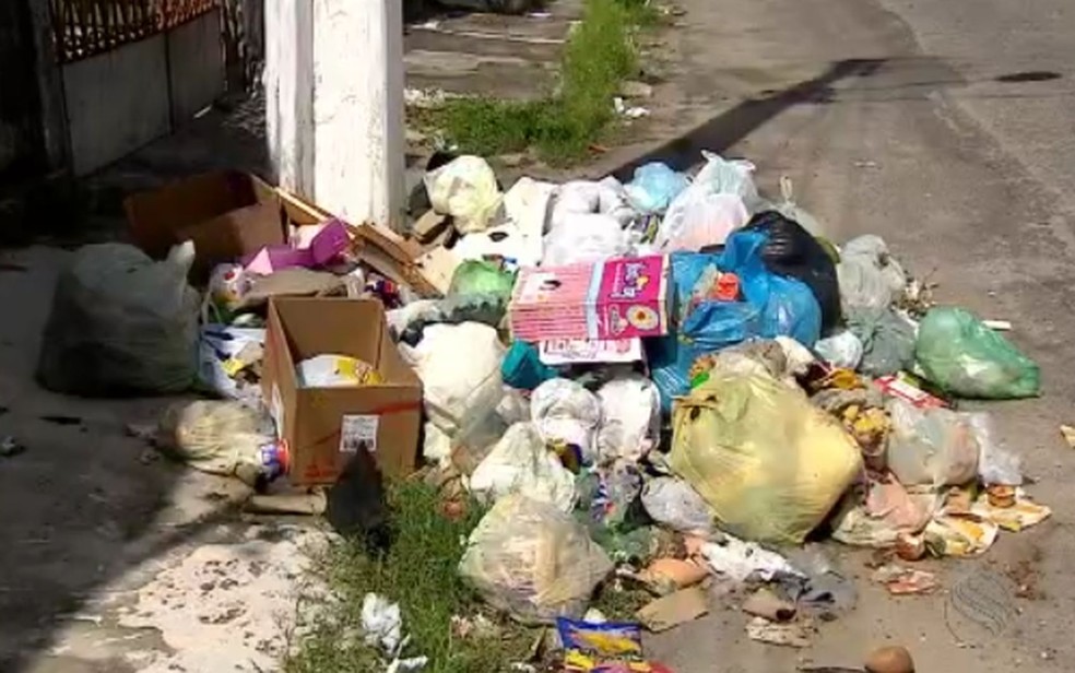 Lixo nas ruas de Aracaju  — Foto: Reprodução TV Sergipe/Arquivo