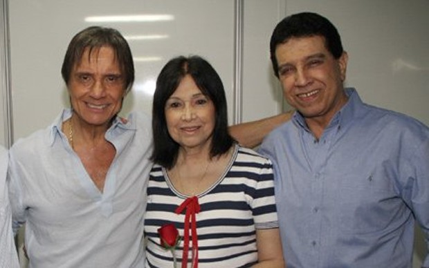 Roberto Carlos com os irmãos, Norma e Lauro (Foto: Reprodução)