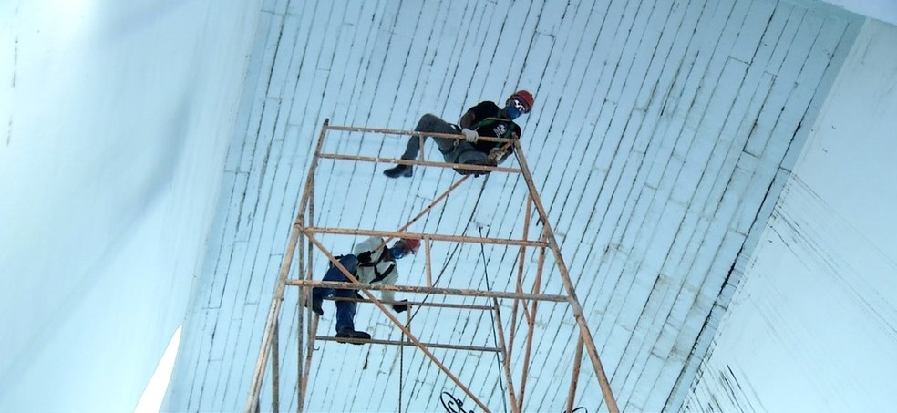 Reforma do telhado e forro do altar principal da igreja de Porto Nacional foi concluída — Foto: Reprodução/TV Anhanguera