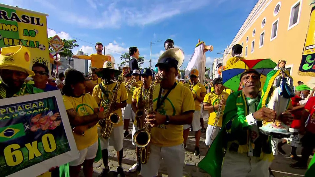 Orquestra de frevo animou torcedores no Recife — Foto: Reprodução/TV Globo 