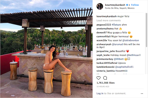 A socialite Kourtney Kardashian de biquíni em um hotel no México (Foto: Instagram)